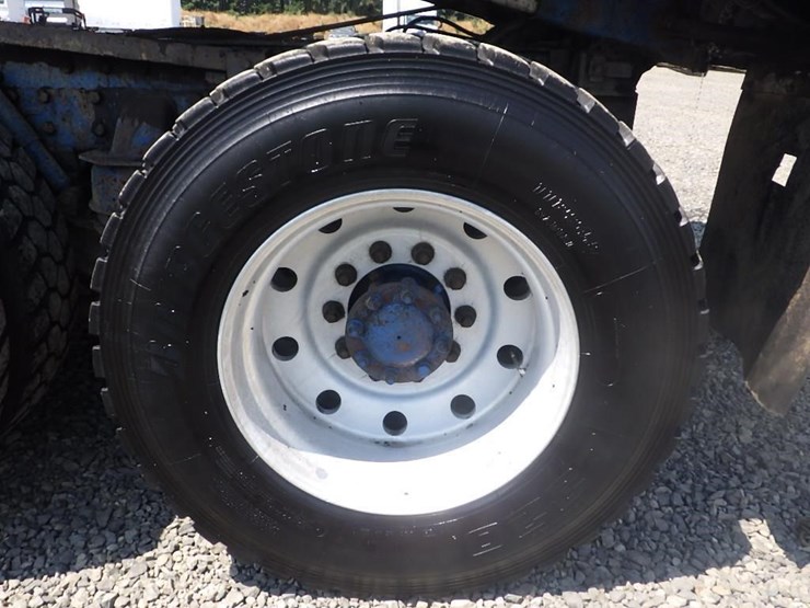 2004-peterbilt-378-image-15