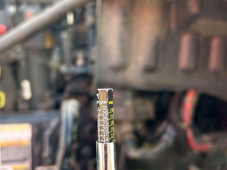 2019-peterbuilt-579-semi-tractor-image-34