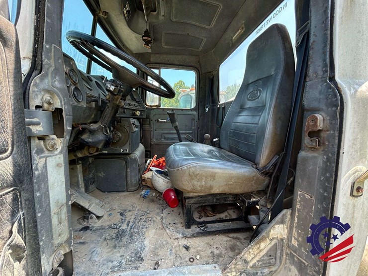 1997-mack-dm690s-image-53