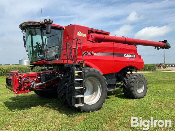 2017-case-ih-8240-image-1
