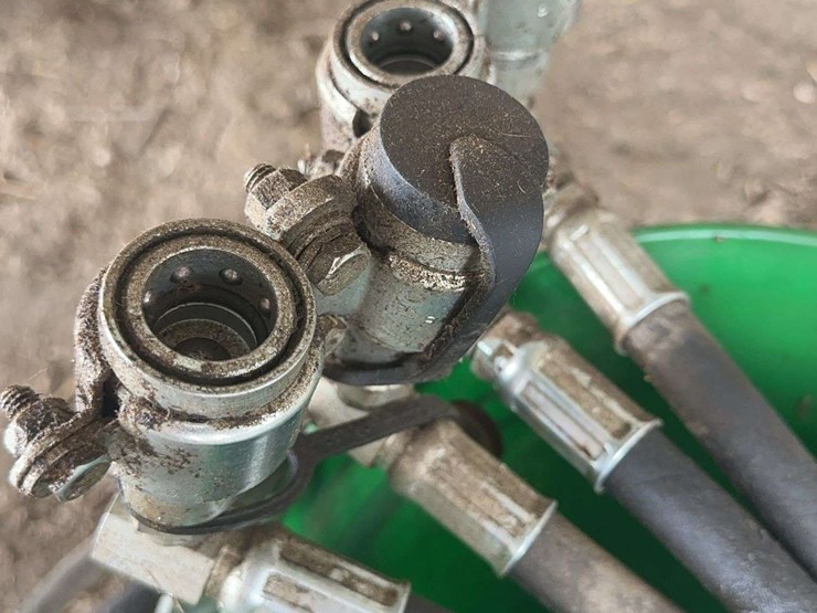 pioneer-ag-hydraulic-hoses-and-quick-disconnect-couplers-lot-image-3