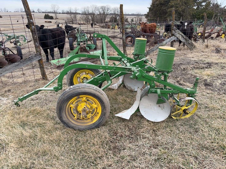 john-deere-two-row-pull-type-planter-image-4
