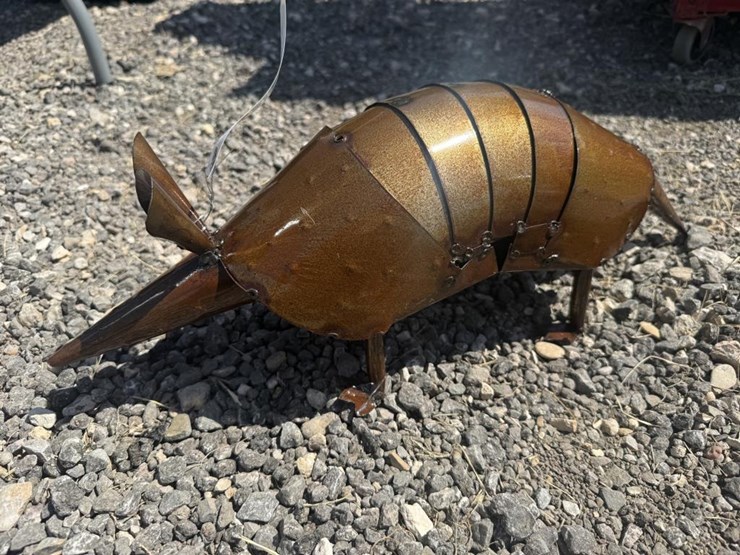 #103-•-metal-art---armadillo-image-1