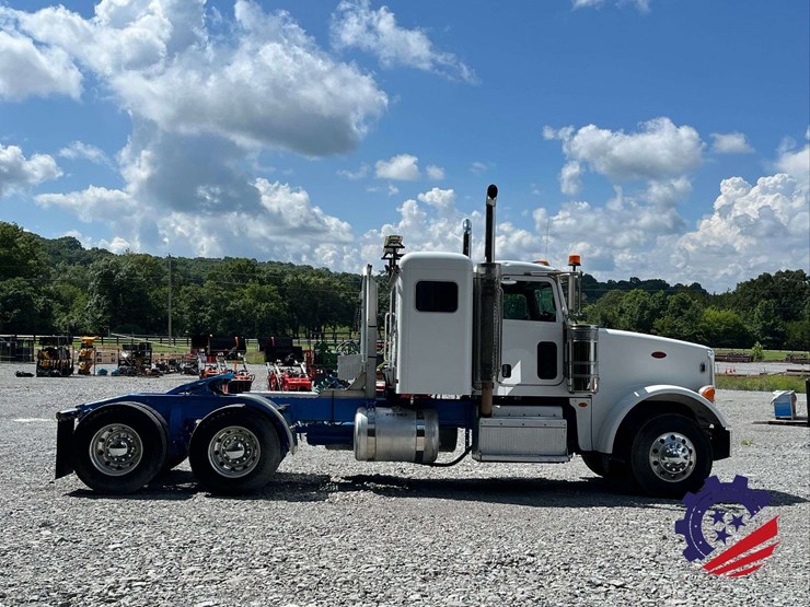 2013-peterbilt-367-image-5