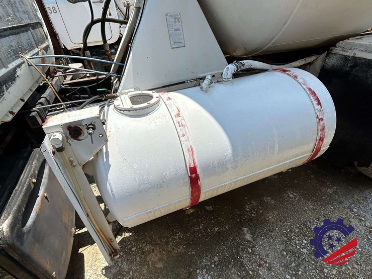1992-mack-dm600gk-rear-discharge-(glider-kit)-concrete-mixer-truck-image-21
