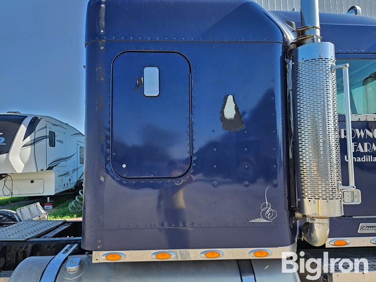 2005-freightliner-fld132-classic-xl-image-16