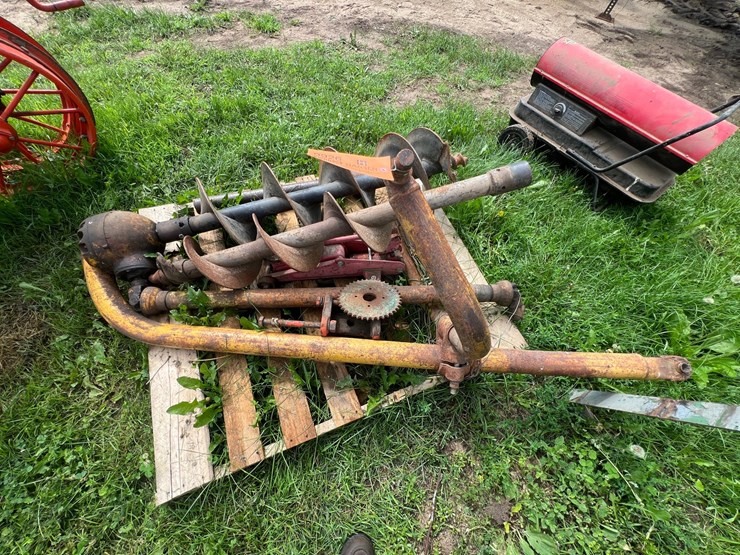 #9926-•-post-hole-digger-for-tractor-with-extra-auger-image-3