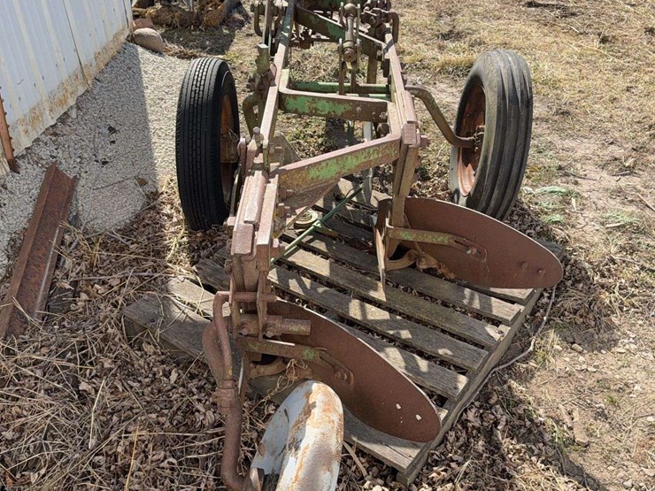 john-deere-no.-44-pull-type-two-bottom-plow-image-5