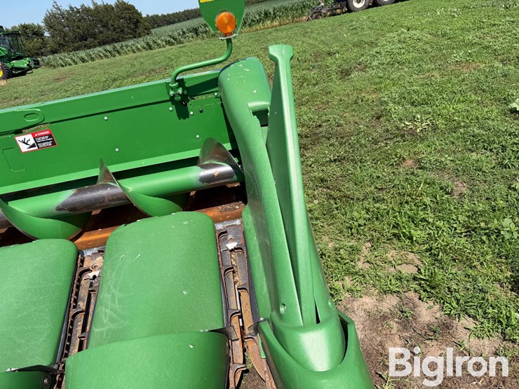 2016-john-deere-608c-image-10