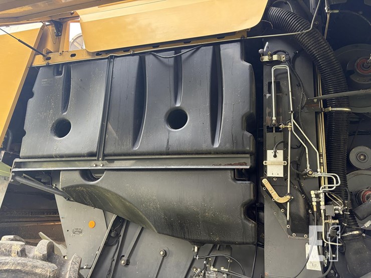 2011-claas-lexion-760-image-11