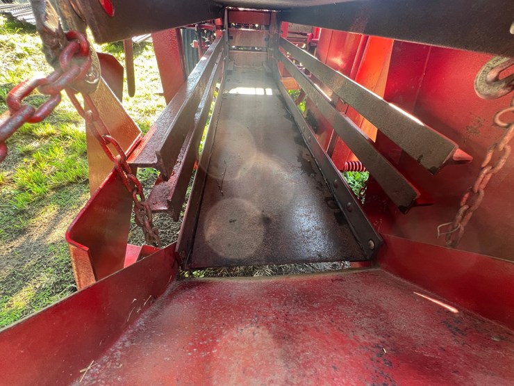 #9902-•-new-holland-square-baler-image-11