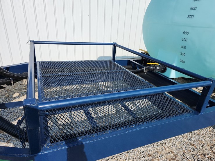 schaben-1300-gal.-tandem-nurse-trailer-image-2