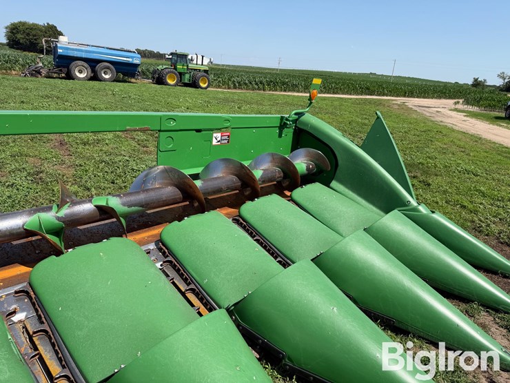 2016-john-deere-608c-image-19