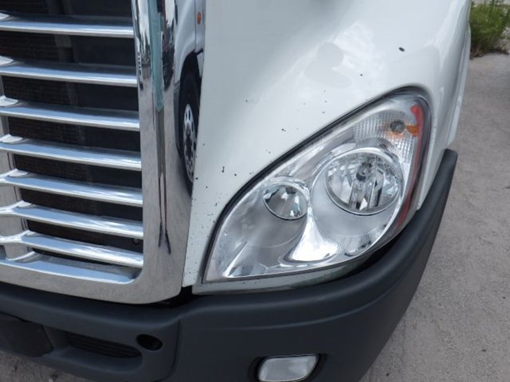 2016-freightliner-cascadia-125-evolution-image-3