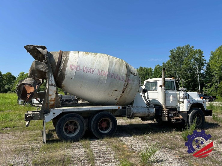 1998-mack-dm690s-image-3