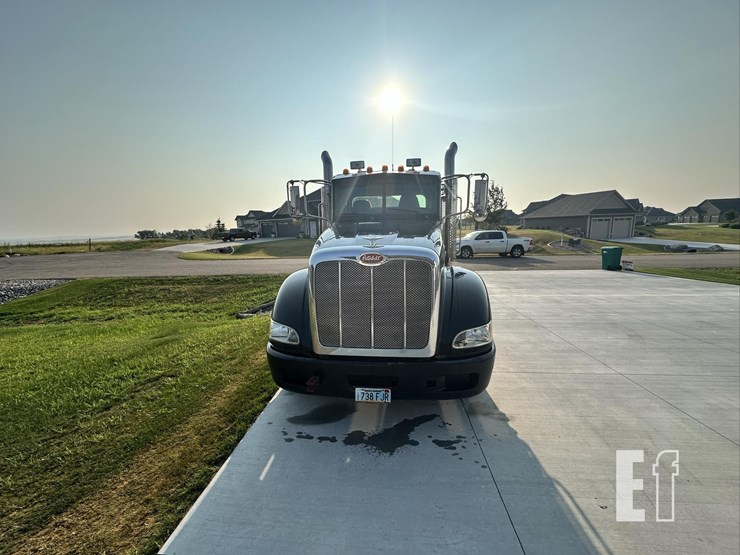 2012-peterbilt-386-image-4