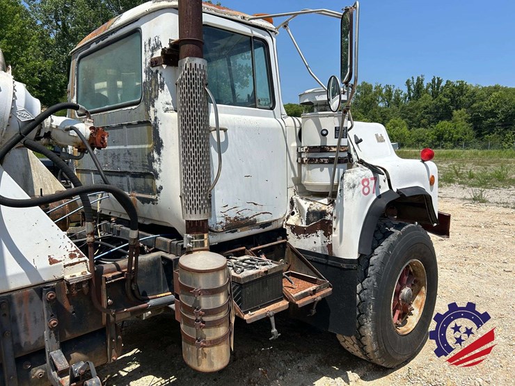 1992-mack-dm600gk-rear-discharge-(glider-kit)-concrete-mixer-truck-image-41