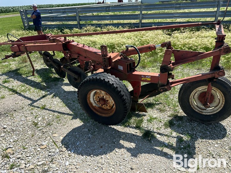 international-710-image-8