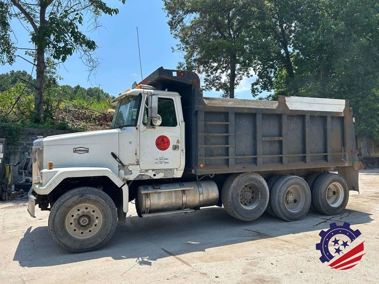 1999-volvo-truck-vnm84-tri-axle-dump-truck-image-1