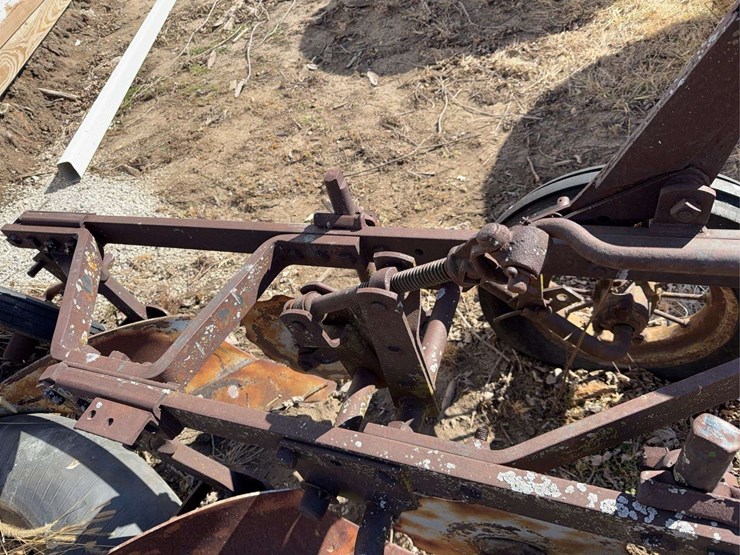 john-deere-pull-type-no.-44-two-bottom-plow-image-15
