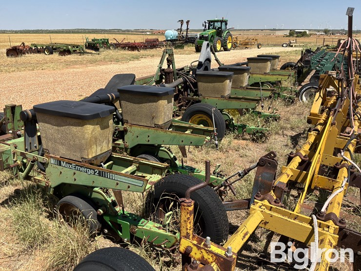 john-deere-7300-image-7