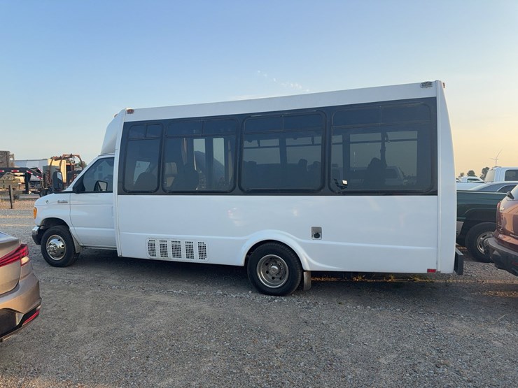 2006-ford-e450-image-13