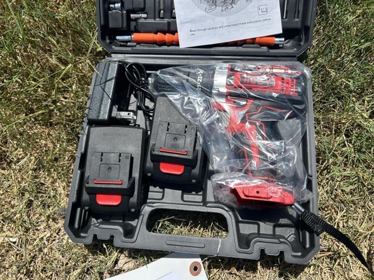 #107-•-moeg-cordless-drill-w/-(2)-batteries-&-charger-image-4