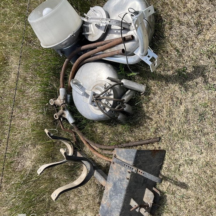 MILK BUCKETS, CALF CARRIES, YARD LIGHT 6425