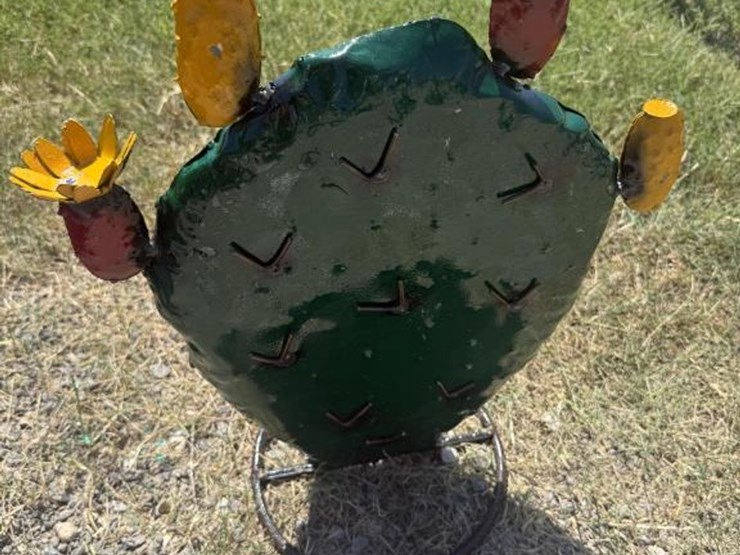 #97-•-metal-art---small-cactus-w/-yellow-flower-image-3