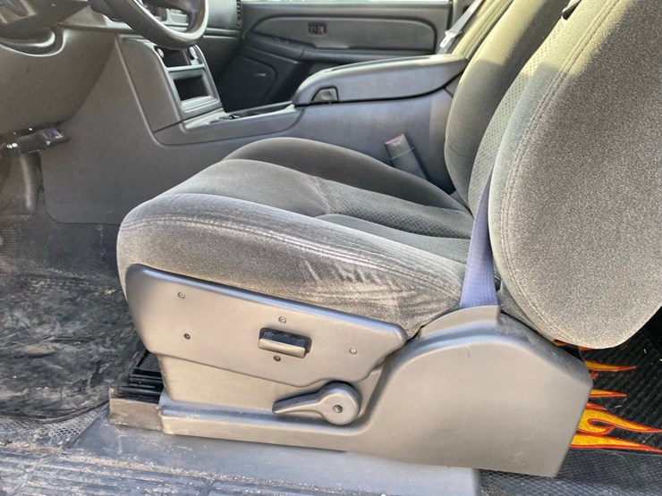 2005-chevrolet-2500-image-43