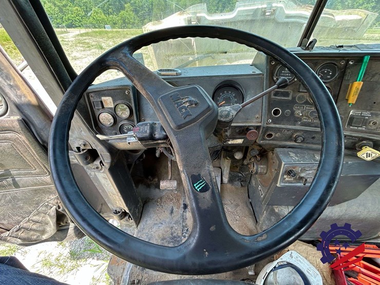 1997-mack-dm690s-image-59
