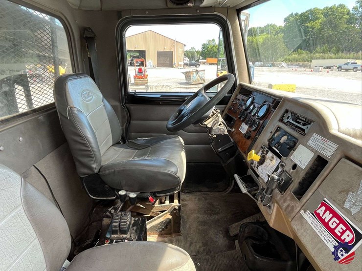 2008-peterbilt-340-image-68