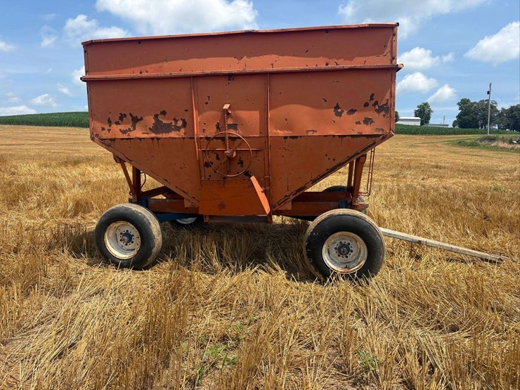 250-bushel-gravity-bed-wagon-image-1