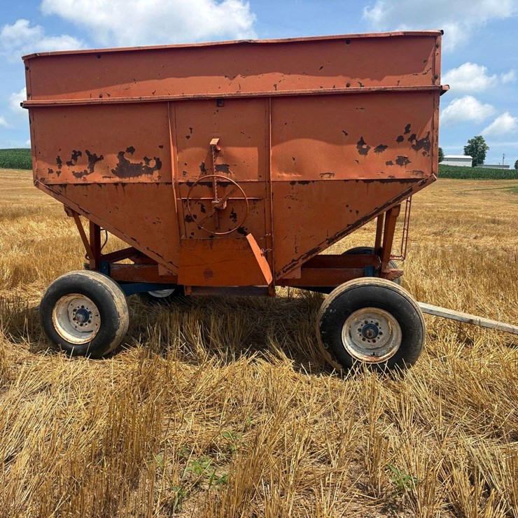 250 Bushel Gravity Bed Wagon