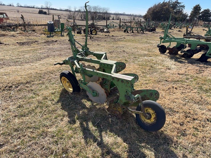 john-deere-three-point-three-bottom-plow-image-5
