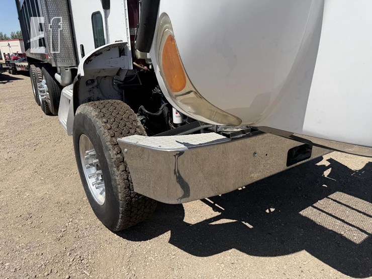 2005-peterbilt-335-image-35