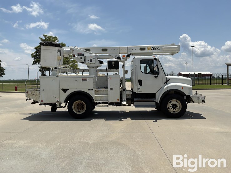 2008-freightliner-m2-106-image-4