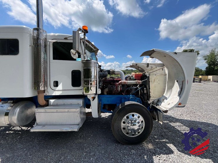 2013-peterbilt-367-image-50