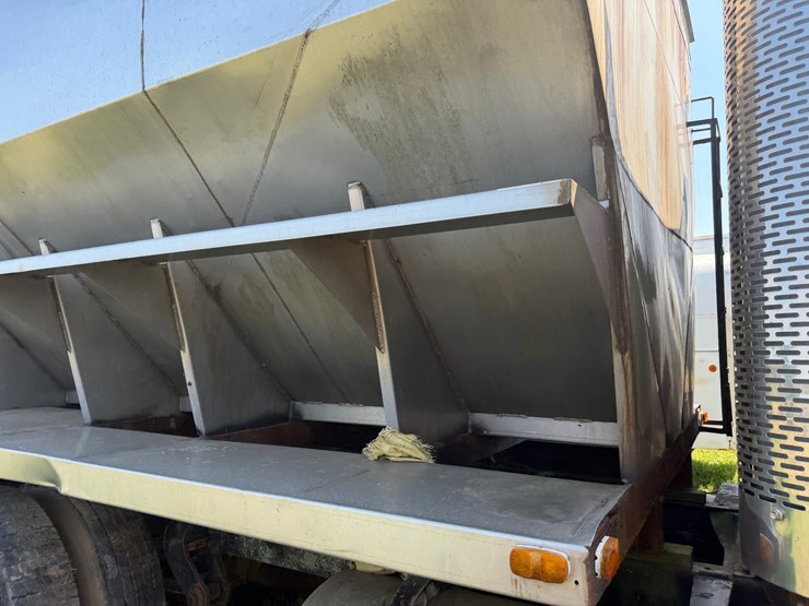 #52611-•-1985-freightliner-single-cab-t/a-fertilizer-truck-2fupysyb5fh254590-inv#52611-image-50