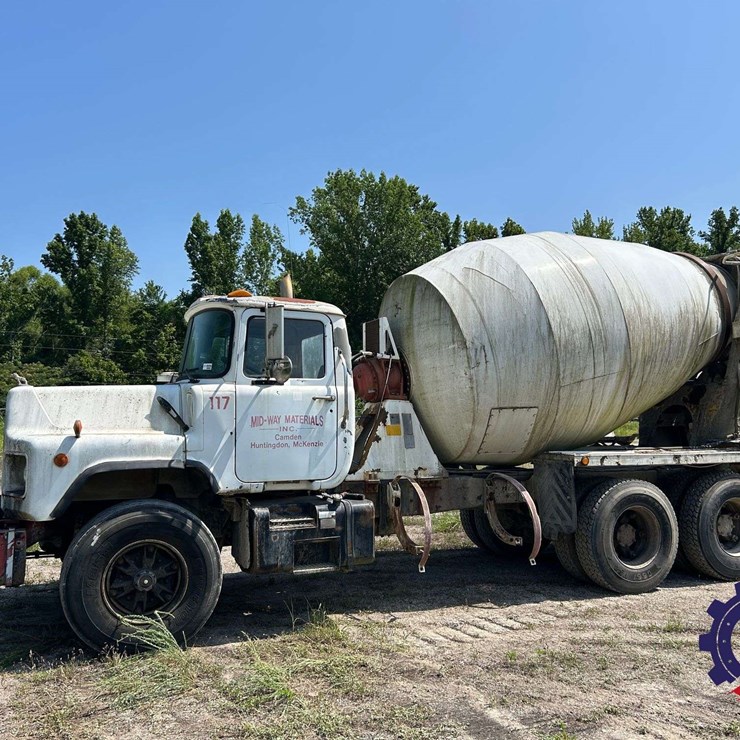 1997 MACK DM Concrete Mixer Truck