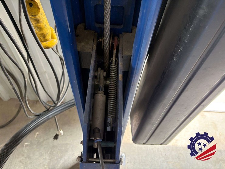 2014-bendpak-hds-14x-14,000-lb.-extended-four-post-vehicle-lift-with-dual-rolling-bridge-jacks-image-30