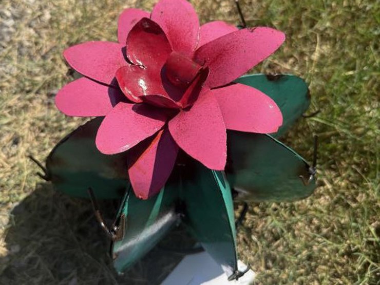 #99-•-metal-art---small-cactus-w/-pink-flower-image-3