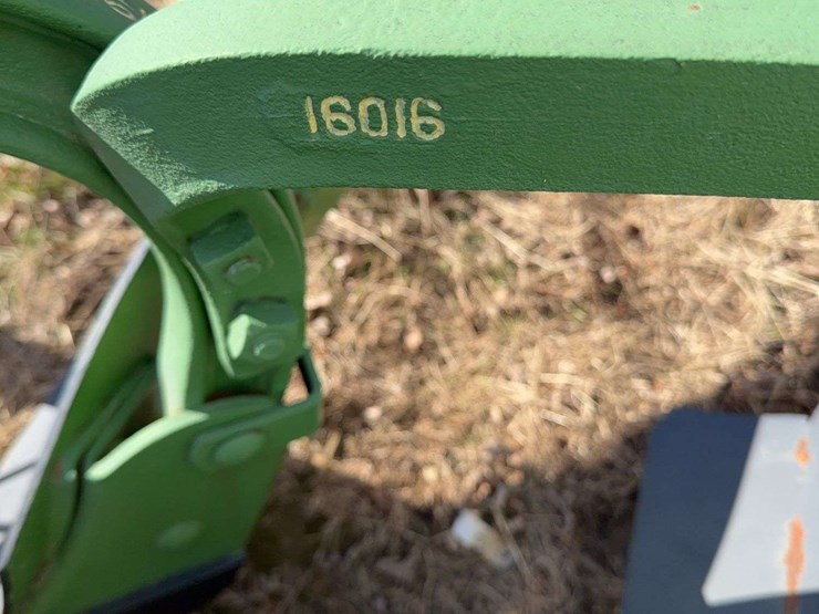 john-deere-pull-type-three-bottom-plow-image-24