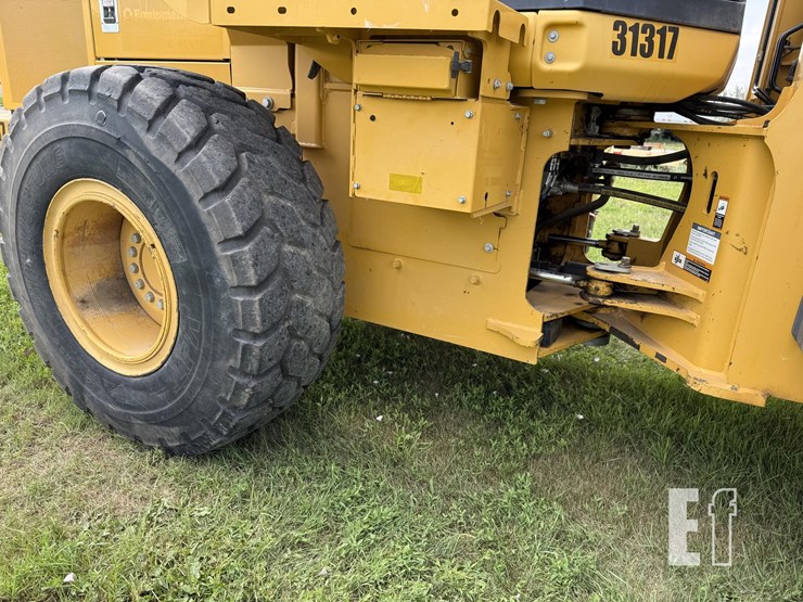 2019-deere-524l-image-37