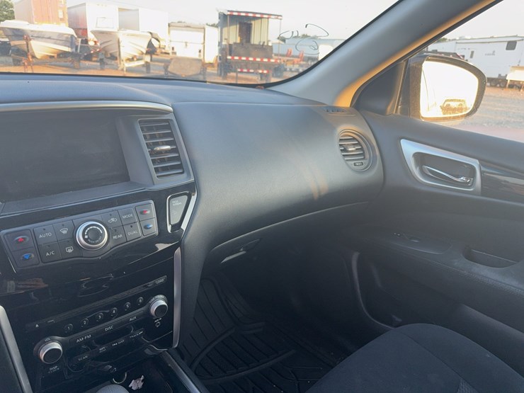 2016-nissan-pathfinder-image-34