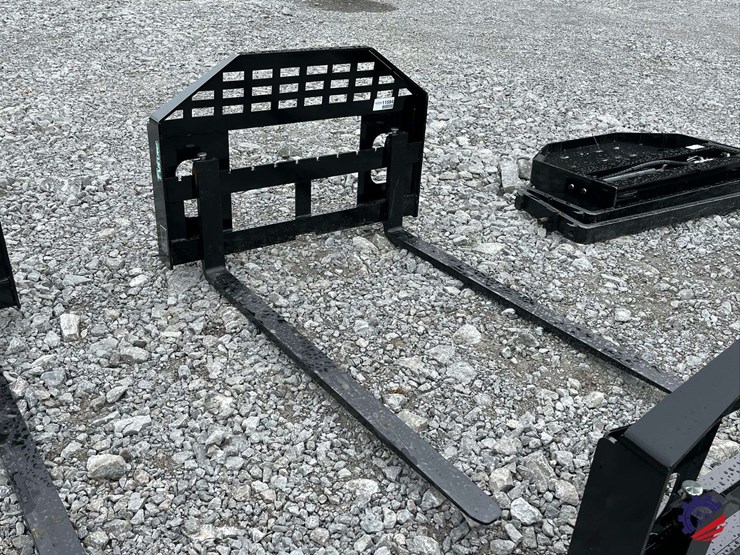 unused-2026-future-ft-dhc-skid-steer-forks---[skid-steer-attachments]-attachment-image-1