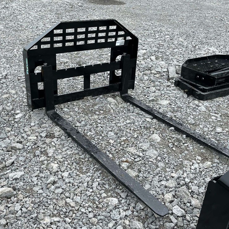 Unused 2026 FUTURE FT-DHC Skid Steer Forks - [Skid Steer Attachments] Attachment