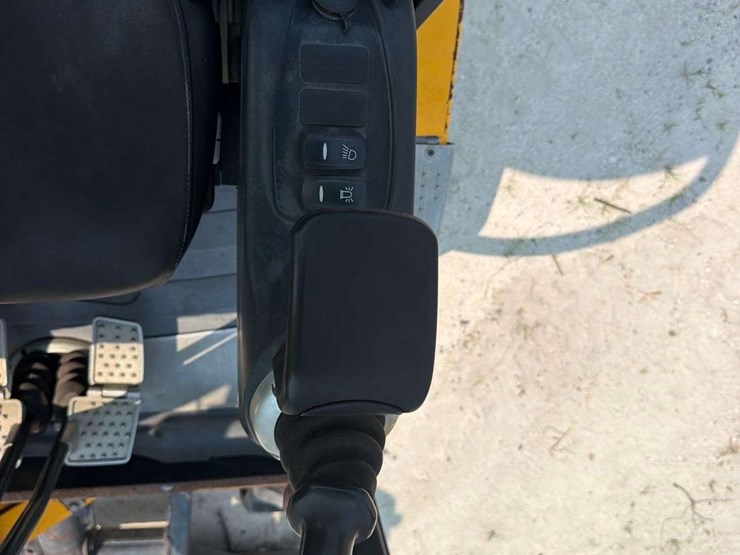 2019-jcb-8029cts-image-8