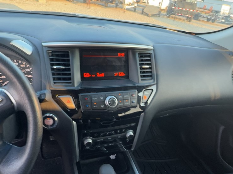 2016-nissan-pathfinder-image-39