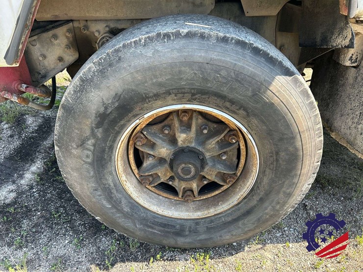 1995-mack-dm690s-image-5